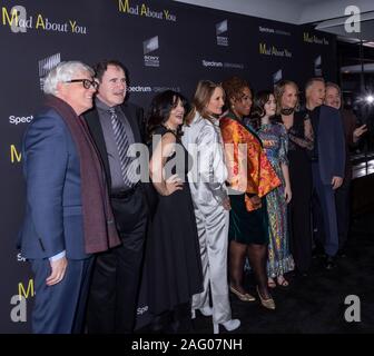 New York, NY, USA - Dezember 16, 2019: Cast nimmt an den 'Mad About You' Red Carpet Event im Rainbow Room, Rockefeller Center, Manhattan Stockfoto