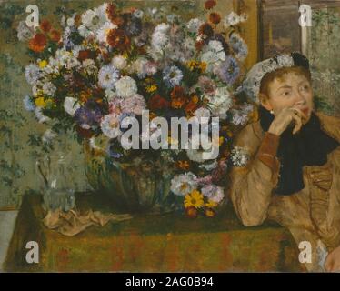 Eine Frau sitzt neben einer Vase mit Blumen (Madame Paul Valpin&#xe7; auf?), 1865. Stockfoto