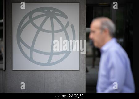 Die Weltbank Logo auf seinen Hauptsitz in Washington, D.C., als am 5. August 2019 gesehen. (Graeme Sloan/Sipa USA) Stockfoto