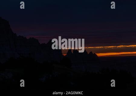 Sonnenaufgang über den Badlands von Cedar Pass in Badlands National Park, South Dakota Stockfoto