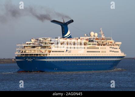 Kreuzfahrtschiff MV Magellan ist Teil der CMV-Flotte. Sie ist pictued Segeln von London International Cruise Terminal, Tilbury. Stockfoto