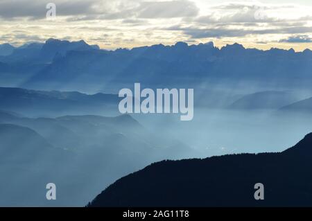 Sonnenaufgang auf dem Monte Luco im Val di Non Stockfoto