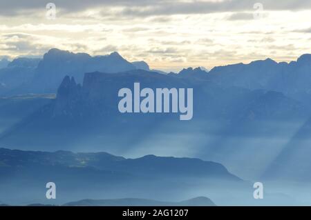 Sonnenaufgang auf dem Monte Luco im Val di Non Stockfoto