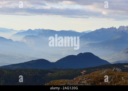 Sonnenaufgang auf dem Monte Luco im Val di Non Stockfoto