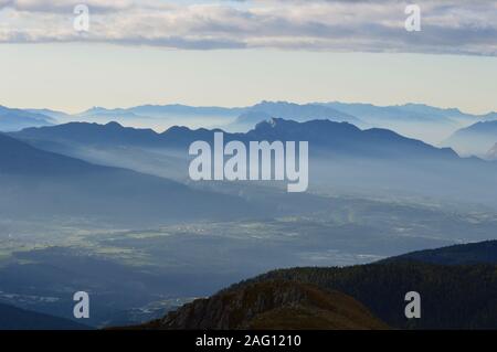 Sonnenaufgang auf dem Monte Luco im Val di Non Stockfoto