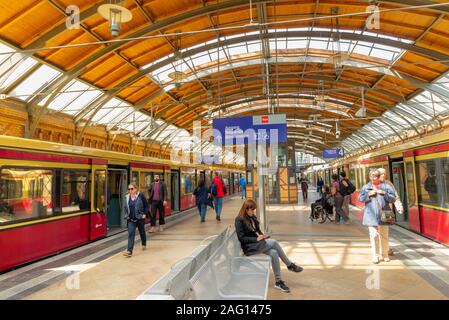 Hackescher Markt S-Bahn Station, Berlin, Deutschland Stockfoto