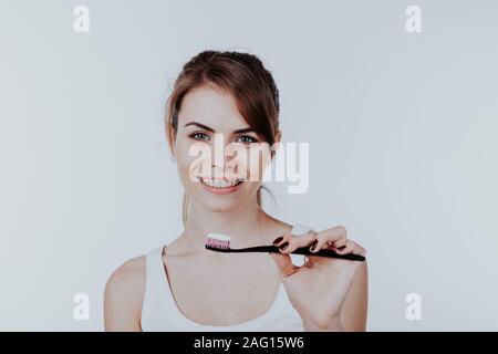 Mädchen, die Zähne zu putzen Stockfotografie - Alamy