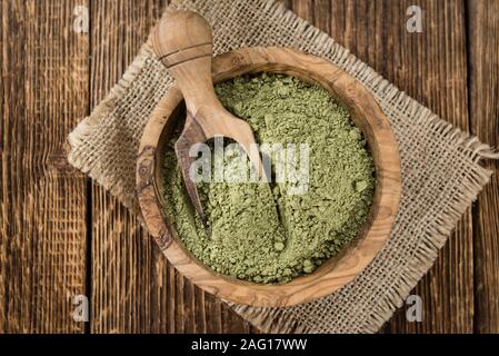 Stevia Pulver auf einem alten Holztisch (Nahaufnahme) Stockfoto