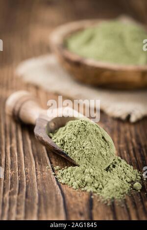 Stevia Pulver auf einem alten Holztisch (Nahaufnahme) Stockfoto