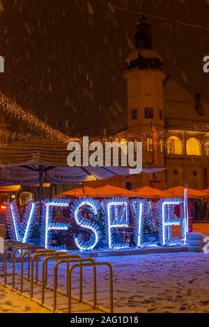 Weihnachten winter nacht in Maribor, Slowenien Stockfoto