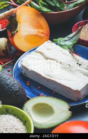 Vegan Vegetarisch Zutaten, Gruppe der pflanzlichen Nahrung, Tofu, frisches Obst, Gemüse, trockene Körner, Samen, Kochen gesund essen Stockfoto