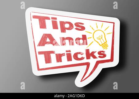 Text TIPPS UND TRICKS für die Sprechblase geschrieben, Tipps Stockfoto