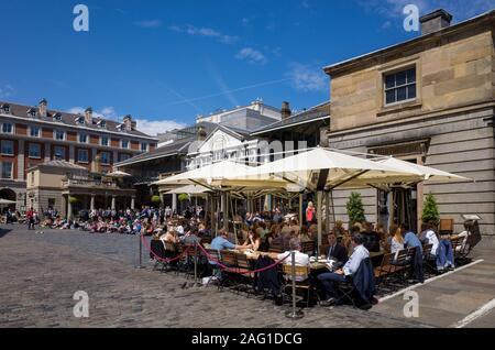 Restaurants in Covent Garden Piazza, London, UK Stockfoto