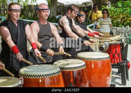 Miami Florida, MacArthur Causeway, Ichimura Japanese Garden, Haru Matisuri Spring Festival, Fushu Daiko Drummers, Performance, Teamwork, Besucher reisen Trave Stockfoto