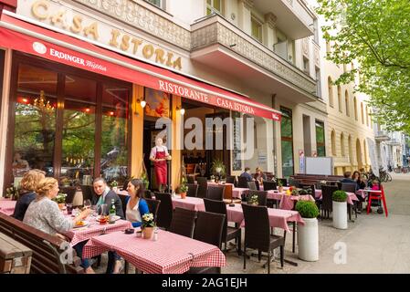 Restaurant am Kollwitzstrasse im Bezirk Prenzlauer Berg, Berlin, Deutschland Stockfoto