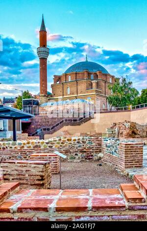 Banya Bashi Moschee und die römischen Ruinen von Serdica, Sofia, Bulgarien Stockfoto