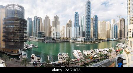 Dubai, Vereinigte Arabische Emirate - 13. Dezember 2019. Blick auf den Jachthafen von Dubai Stockfoto