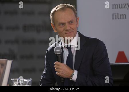 Wroclaw, Polen. 17 Dez, 2019. Wroclaw, Polen. Dezember 17th, 2019. Donald Tusk, dem Präsidenten der Europäischen Volkspartei und der ehemalige Präsident des Europäischen Rates fördert in seinem Buch Empik Renoma in Wroclaw, Polen. Im Bild: Donald Tusk Credit: Piotr Zajac/Alamy leben Nachrichten Stockfoto