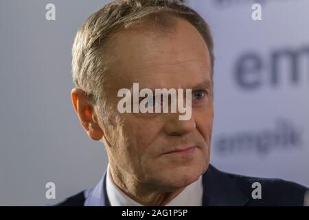 Wroclaw, Polen. 17 Dez, 2019. Wroclaw, Polen. Dezember 17th, 2019. Donald Tusk, dem Präsidenten der Europäischen Volkspartei und der ehemalige Präsident des Europäischen Rates fördert in seinem Buch Empik Renoma in Wroclaw, Polen. Im Bild: Donald Tusk Credit: Piotr Zajac/Alamy leben Nachrichten Stockfoto