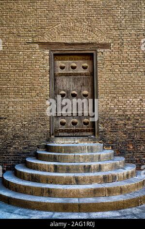 Einer der 19 Wohnungseingangstüren Ibn-Tulun-Moschee in Kairo Stockfoto