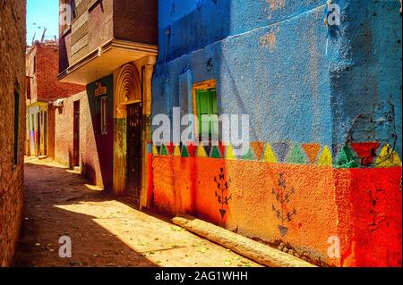 Farbenprächtigen Wände auf der Insel Geziret el Dahab, in der Mitte des Nils im Großraum Kairo Stockfoto