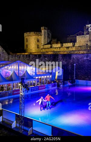 Schlittschuhbahn, Tower of London, Night, London, England, Großbritannien Stockfoto