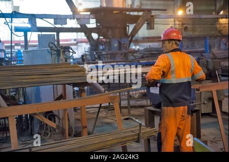 Arbeiter in der Stärkung der Shop Stockfoto