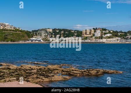 Torquay, Torbay, England, Großbritannien - Juni 04, 2019: Blick vom Torre Abbey Sands an der Marina und Torquay Stockfoto