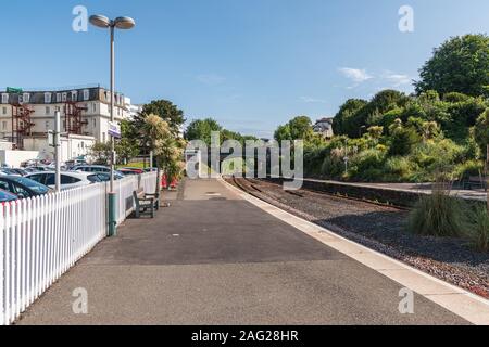 Torquay, Torbay, England, Großbritannien - Juni 04, 2019: auf dem Bahnhof anzeigen Stockfoto