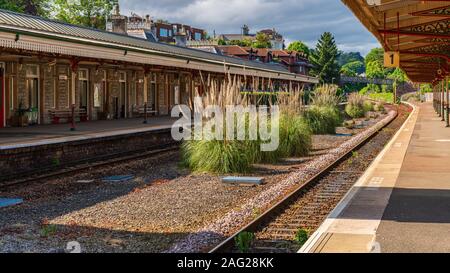 Torquay, Torbay, England, Großbritannien - Juni 04, 2019: auf dem Bahnhof anzeigen Stockfoto