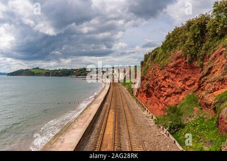 Dawlish, Devon, England, Großbritannien - Juni 05, 2019: Die Red Rock Beach, mit Dawlish im Hintergrund Stockfoto