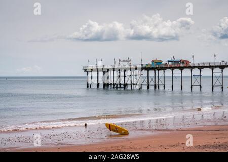 Teignmouth, Devon, England, Großbritannien - Juni 05, 2019: Die teignmouth Grand Pier und Strand Stockfoto