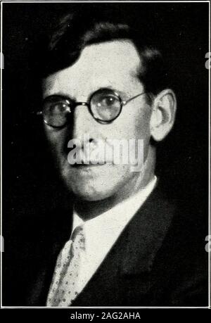 . Ohio archäologischen und historischen vierteljährlich. Auf begann die Sammlung der Litera- tur in Bezug auf diese. Im Jahre 1913 wurde die Gelegenheit kam zu ihm Ac- in einer Arbeit, die seit Jahren in therealm seiner kühnsten Wünsche geblieben war. Er wurde von Dr. William C. Mühlen, Ende der Direktor des SocietysMuseum, eingeladen, in diese Institution als AssistantCurator der Archäologie zu kommen. In dieser Position hat er auf einmal en-aktiv in Damm Erkundungen gerückt und durch theyears folgenden wurde praktisch und gründlich ac-ausbildungsexperte mit der prähistorischen Grabhügel und Erdarbeiten der Ohio Valley. Unter der Dis Stockfoto