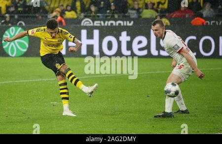 Dortmund, Deutschland. 17 Dez, 2019. firo: 17.12.2019 Fußball, 2019/2020 1. Bundesliga: BVB Borussia Dortmund - RB Leipzig Ziel für das 3:2 durch Jadon Sancho | Verwendung der weltweiten Kredit: dpa/Alamy leben Nachrichten Stockfoto