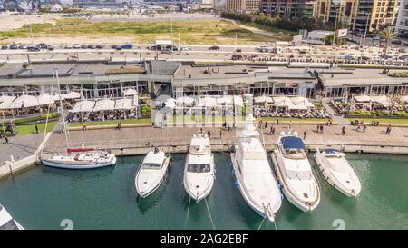 Geschäfte und Restaurants am Zaytouna Bay, Beirut, Libanon Stockfoto