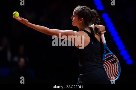 Julia Goerges von Deutschland in Aktion bei Ihrem auftaktspiel am 2019 Porsche Tennis Grand Prix WTA Premier Tennis Turnier Stockfoto