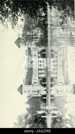 . Ein vagabund Höfling; von den Erinnerungen und Briefe von Charles Louis Baron von pöllnitz. trong Punkt; Sie aremy Lieblingsthema; es würde mir zu lange dauern, unlessI ein Ende setzen. So werde ich Ihnen einen langen Tirade ofreflections die sicherlich senden Sie schlafen, Ersatzteil, andI wird an Voltaire. Was sagt er über thisdeath? Ich kann mir vorstellen, dass er denkt sehr ernst: itwill das gleiche mit mir. Ich weiß, dass veryill in Paris, hatte er ein Priester geholt, der bekannte himand verwaltet die Sakramente zu ihm. Die poordevil fürchteten Hölle und zitterte an dort geröstet. Als er Aus Stockfoto