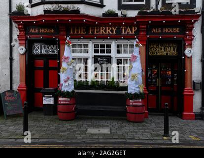 Die Fähre Pub auf der High Street, North Queensferry, Schottland, Vereinigtes Königreich Tippen Stockfoto