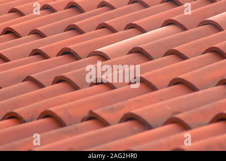 Römische terrakotta Fliesen auf einem italienischen Landhaus. Detail Textur erschossen. Stockfoto