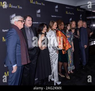 Cast nimmt an den 'Mad About You' Red Carpet Event im Rainbow Room, Rockefeller Center, Manhattan (Foto von Sam Aronov/Pacific Press) Stockfoto