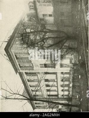 . Erinnerungen meines Lebens: Meine persönlichen, beruflichen und sozialen Erinnerungen als Frau und Künstlerin. Schuppen Holz und dieses Zimmer, angrenzende theinfirmary, war die, in denen sich empfindliche oder Rekonvaleszenten childrenslept. Mamma war auf dieses sehen beruhigt, und wir dann wentdown und inspizierte das Gelände. Es gab drei Holz, theLittle Holz, im nahen Wald, und der große Wald, und thenthere wurde ein Obstgarten, der entlang gestreckt, so weit das Auge couldsee. In dieser Obstgarten war das Gebäude, in dem die Armen childrenlived. Sie Mcre lehrte gratis von den Nonnen, und jedes weekthey half bei der Wäsche für das Stockfoto