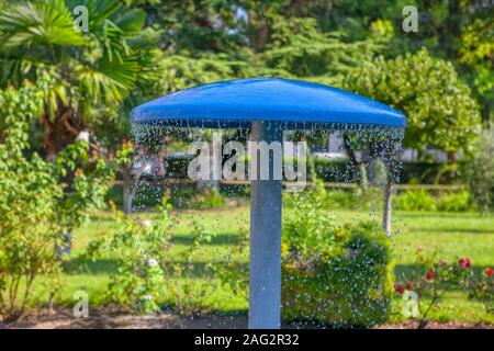 Brunnen in der Form eines Umbrella im Green Park Stockfoto