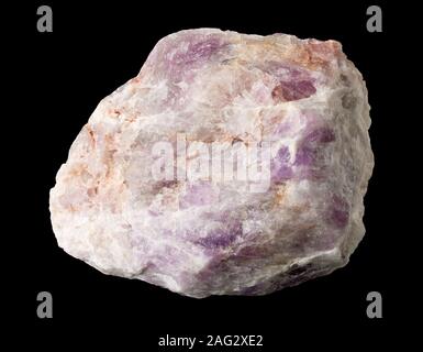 Uncut, raw Violett amethyst (Citrin) in Quarz Matrix aus Brasilien embedded isoliert auf schwarzem Hintergrund Stockfoto