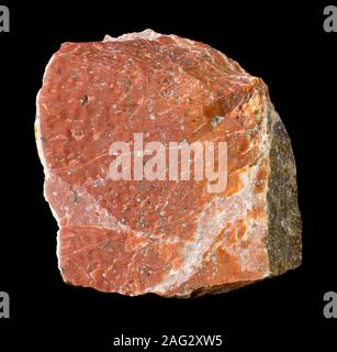 Rohe, unbearbeitete orbicular Jasper, auch genannt Ocean Jaspis, aus Madagaskar auf schwarzem Hintergrund Stockfoto