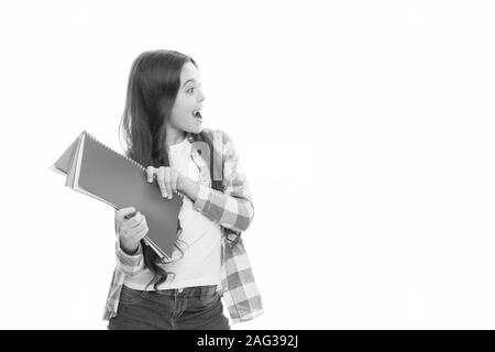 Haben Sie meine Bücher gesehen. Bücher für Kinder. Adorable kleinen Kind ihre Bücher angezeigt. Süße kleine Kind, das freche während der Schulzeit. Zeigen Sie, dass Sie neue Dinge kopieren. Stockfoto