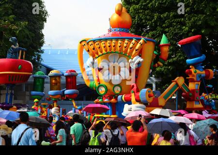 Farbenfrohe Parade im Disneyland von Hongkong Stockfoto