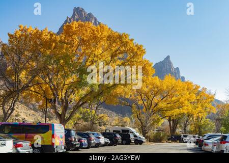 Utah, Nov 11: Parkplatz des Zion National Park Visitor Center am November 11, 2019 an der Utah Stockfoto