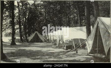 . Überprüfung der Bewertungen und der weltweit arbeiten. sarge Berg in New Hampshire. Unter die bekanntesten von ihnen sind: Camp-quam und Camp Algonquin, auf Squam Lake, der Holderness; Camp Idlewild, auf See; saukee Winnepe-Camp Sunapee, auf dem See Der samename; Camp Penacook, auf Keyser See, NorthSutton; Camp Pasquaney, auf Neue gefundene See, Bridgewater; Camp Marienfeld, Chesham, - Allof in New Hampshire; ChamplainCamp, Mallets Bay, Aermont und CampRondack , am unteren Saranac Lake, New York. Alle Ausgaben eine illustrierte Broschüre beschreibenden ofits Ziel und Zweck. Die Keynote des spiritof dieses Jungen Stockfoto