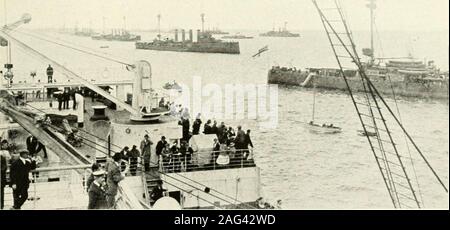 . Der Große Krieg. Die deutsche Flotte in der Kieler Bucht vor Anker. Britische Flotte verankert oft Portsmouth. Die Mobilisierung der Streitkräfte 445 posthumen Anschuldigungen gegen Belgien; die Welt waiteda hat lange Zeit für die Veröffentlichung der absolute Beweis. Der Korrespondent der Tageszeitung Chronik in Paris Re -, die auf den 31. solche Aktivitäten der Deutschen militärischen Behörden an der Grenze wie die verbarrikadierung der Autobahnen portiert, während die Times Korrespondent behauptete, dass Deutschland hadreally Eine umfangreiche Mobilisierung in Geheimnis gewesen. Eine solche Erklärung ist ohne Unterstützung. Wahrscheinlich nur localreservists waren b Stockfoto