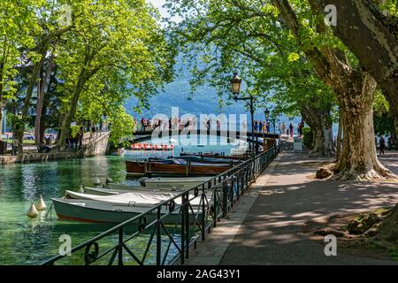 Frankreich, Haute-Savoie, Annecy, Canal du Vasse, Quai J. Philippe, Pont des Amours (Brücke der Liebe), Lac d'Annecy Stockfoto